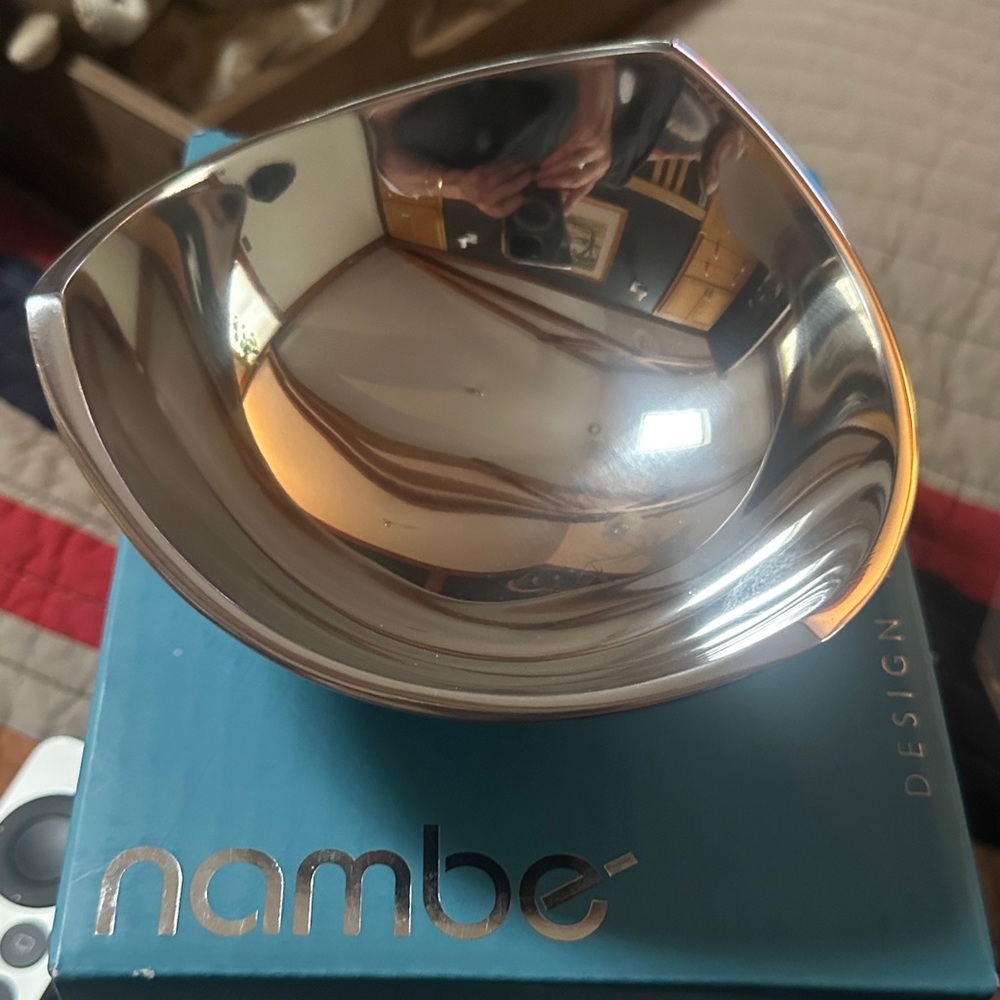 NEW Nambe TrI Corner Bowl